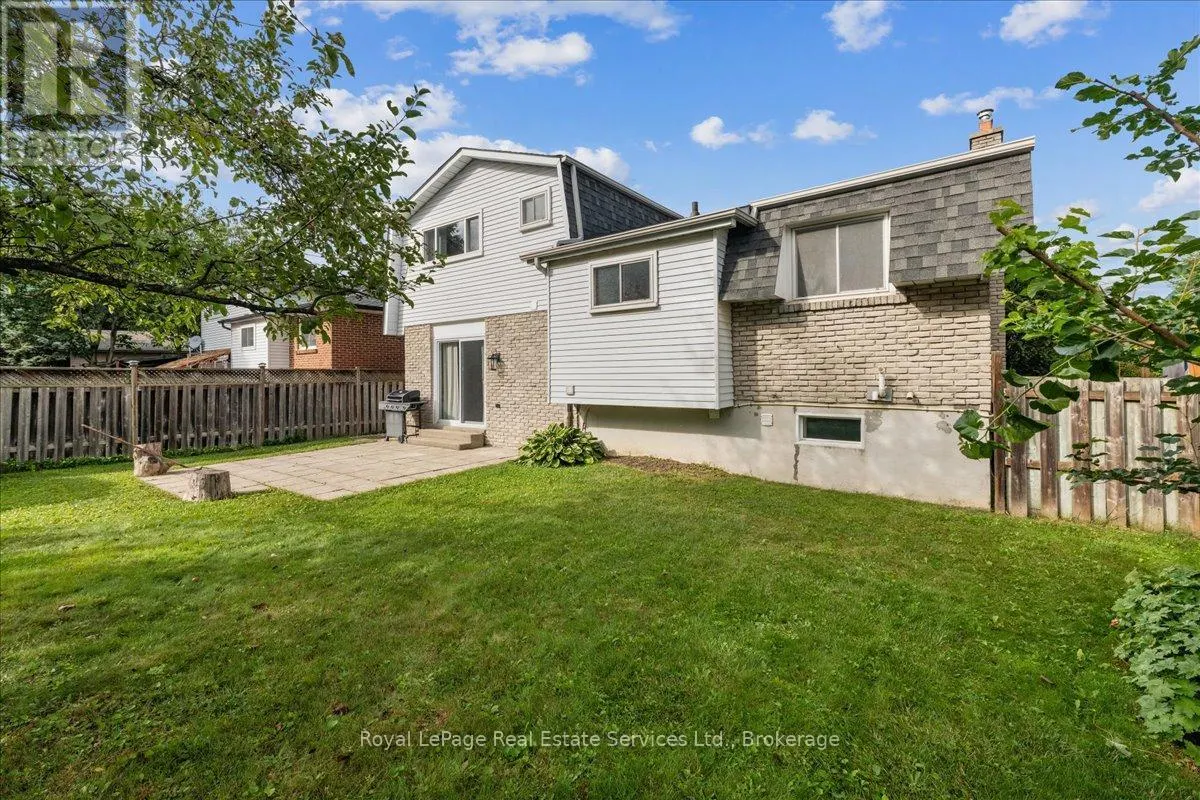 15 QUEENSDALE CRESCENT