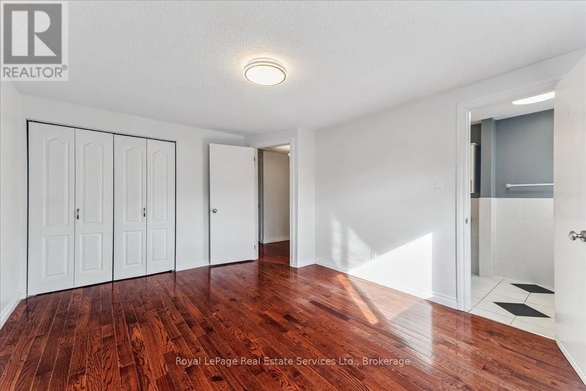 15 QUEENSDALE CRESCENT