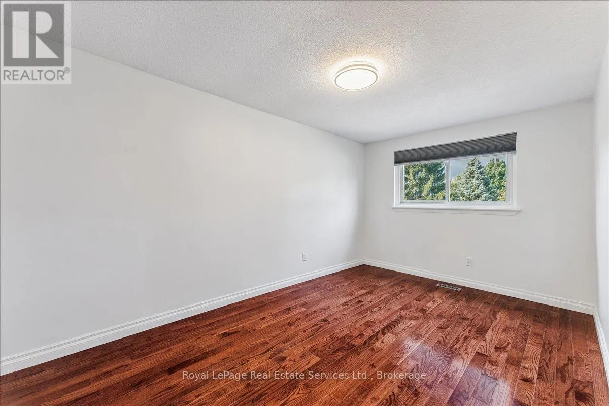 15 QUEENSDALE CRESCENT