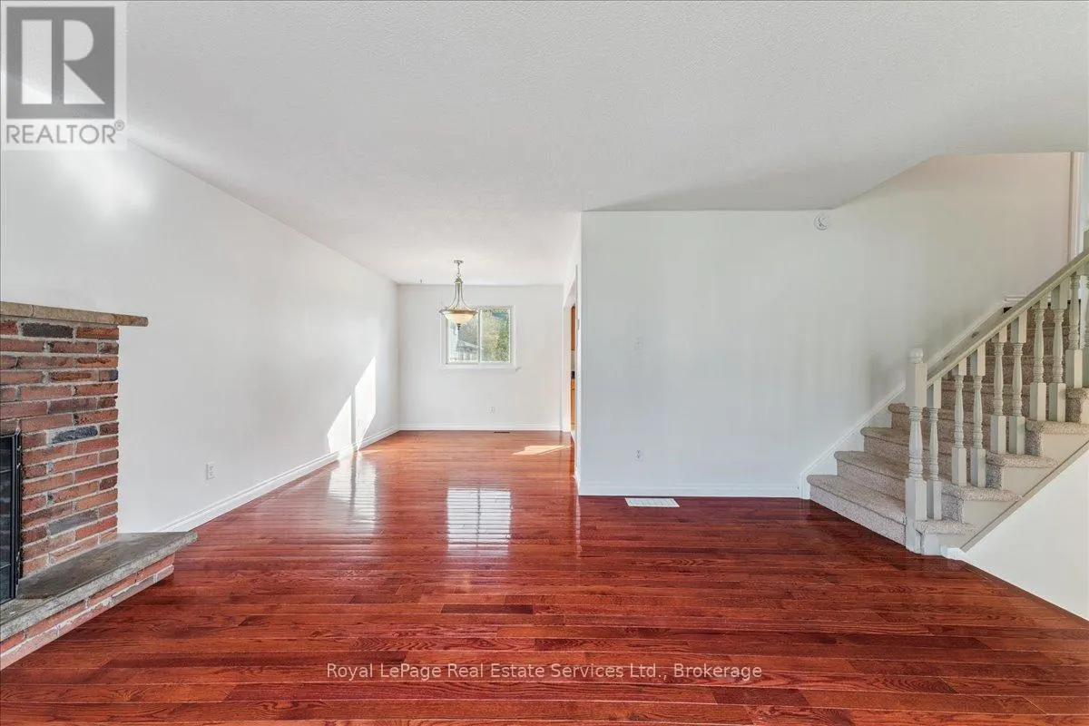 15 QUEENSDALE CRESCENT