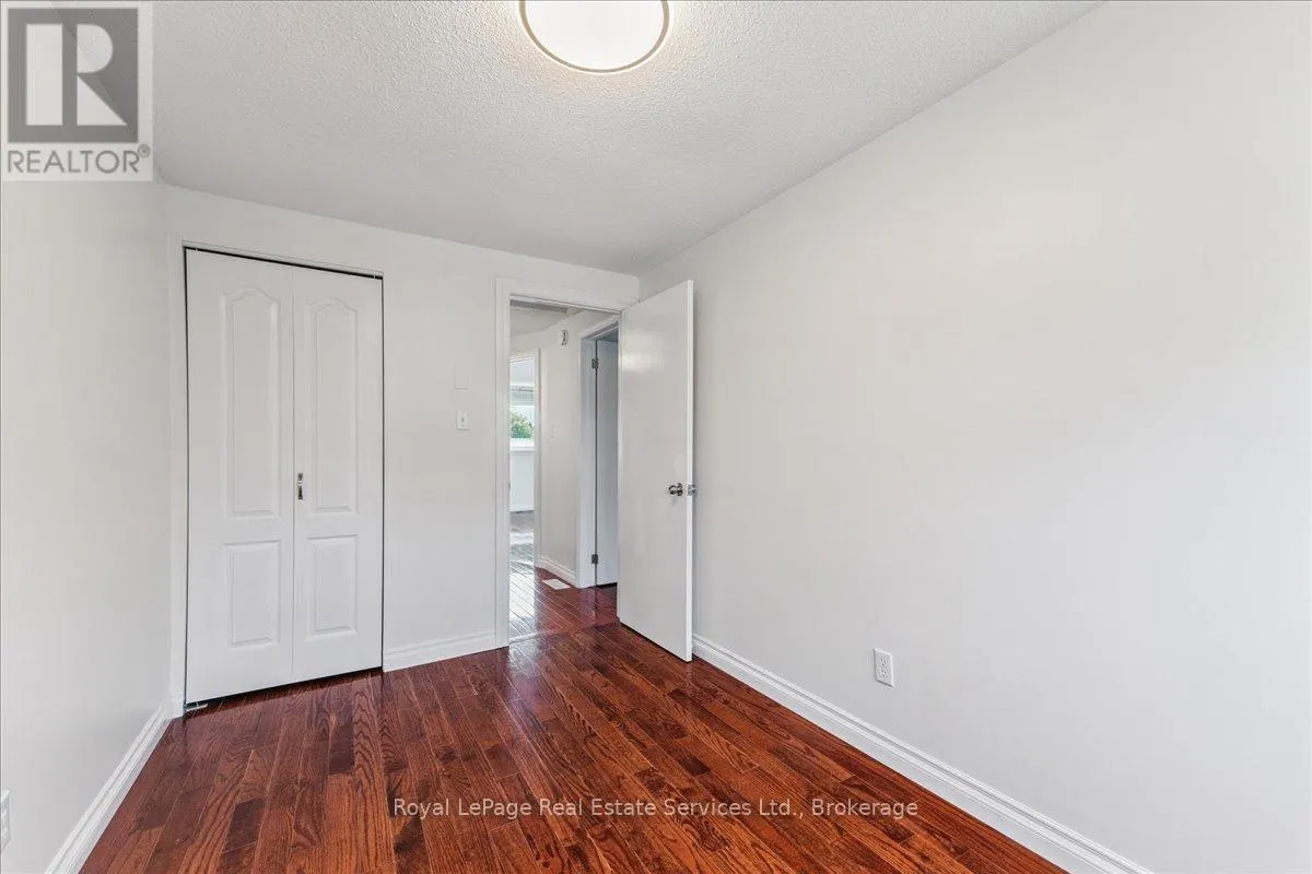 15 QUEENSDALE CRESCENT