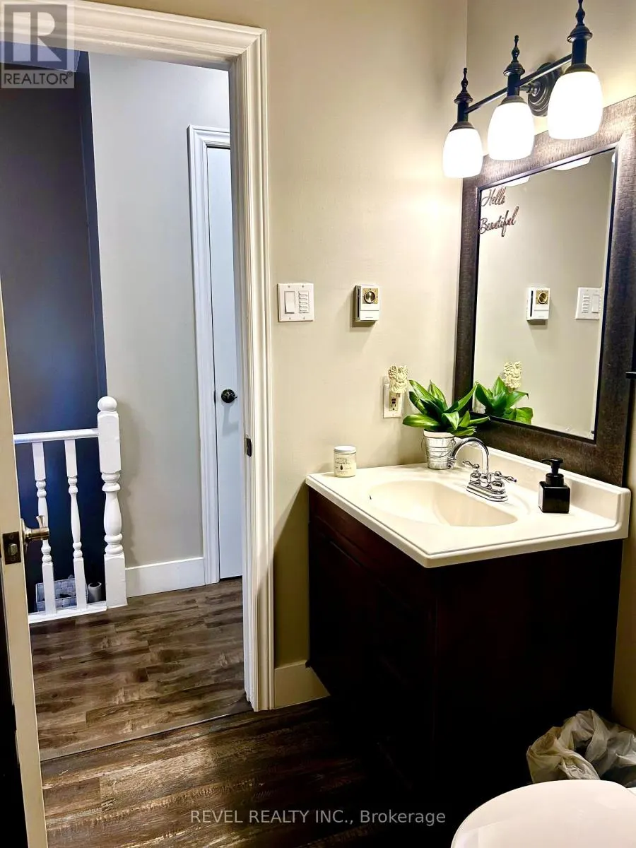 2 - 713 KING STREET, #2