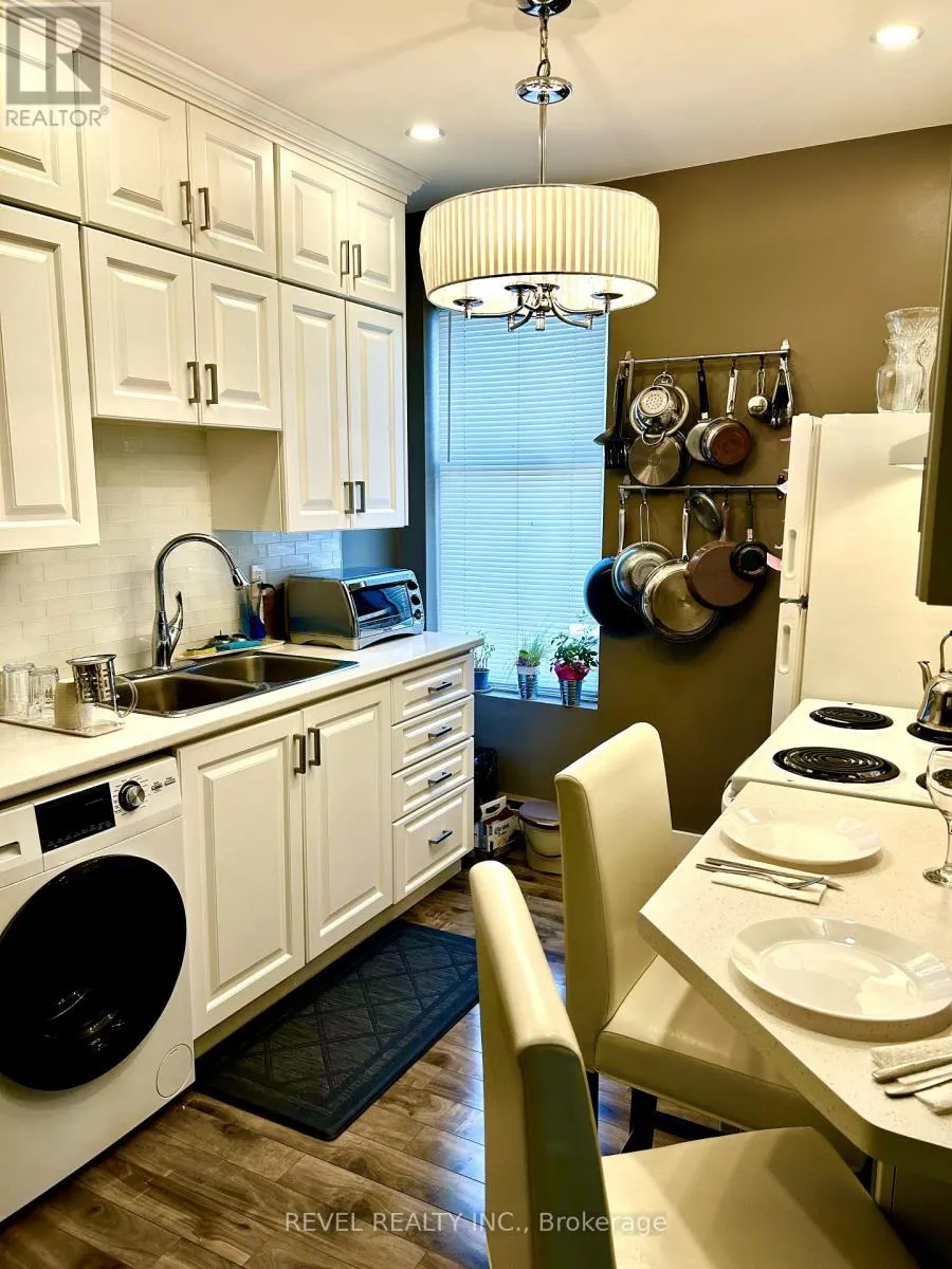 2 - 713 KING STREET, #2