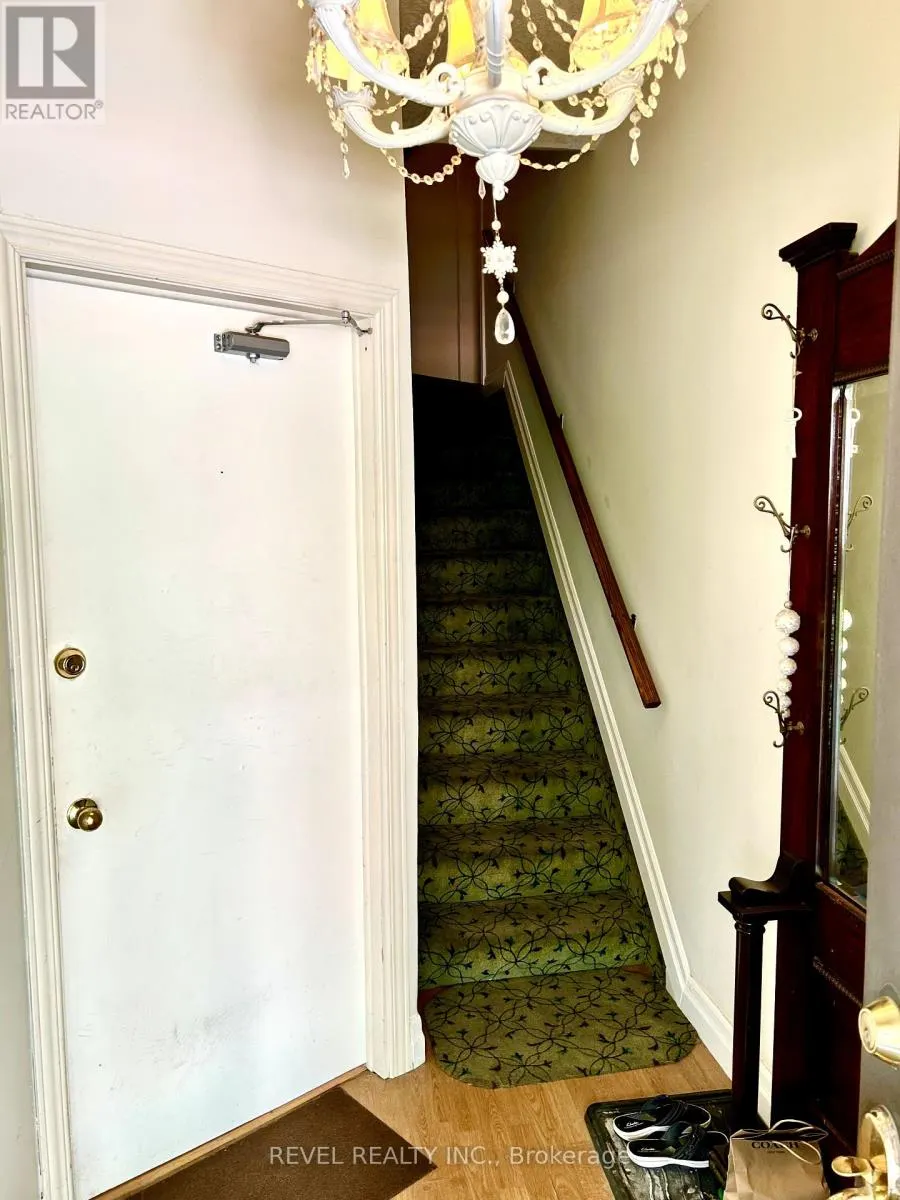 2 - 713 KING STREET, #2