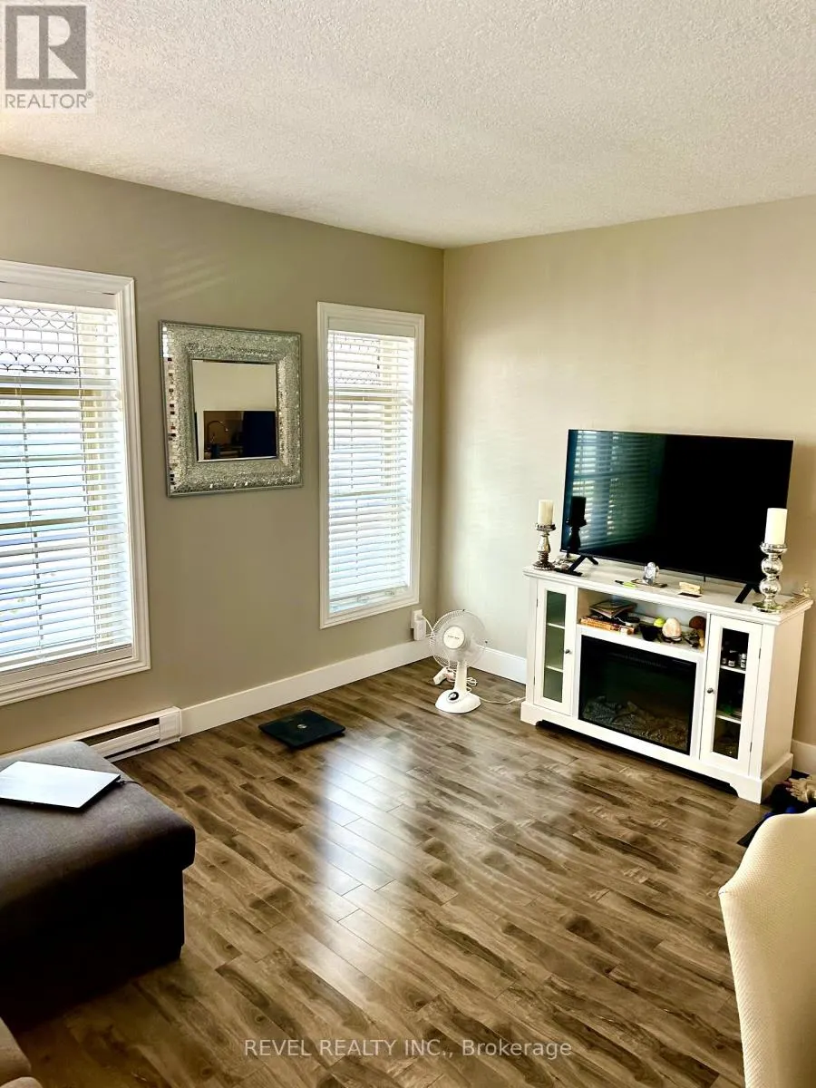 2 - 713 KING STREET, #2