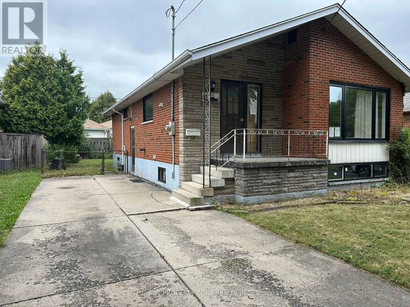 237 FERNWOOD CRESCENT