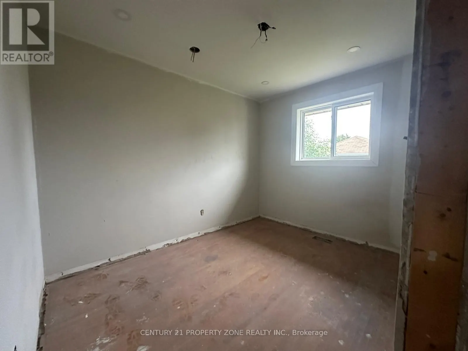 237 FERNWOOD CRESCENT