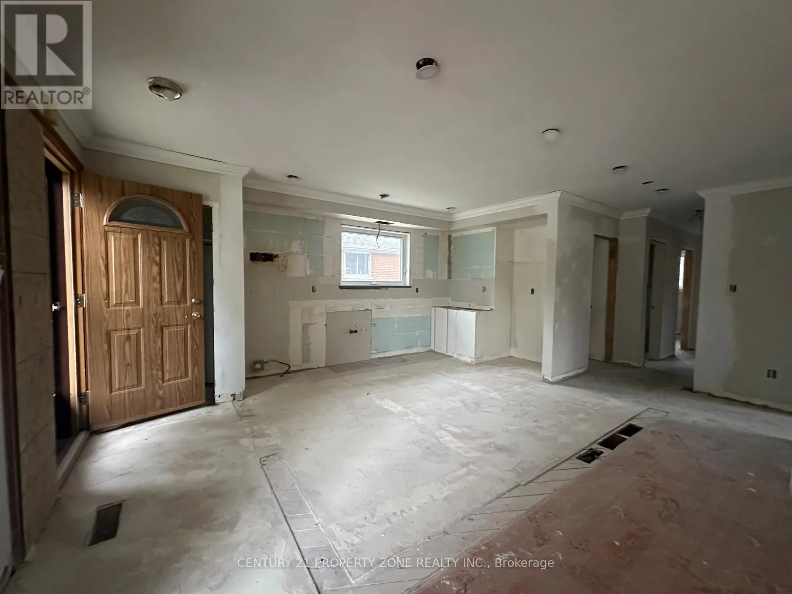 237 FERNWOOD CRESCENT