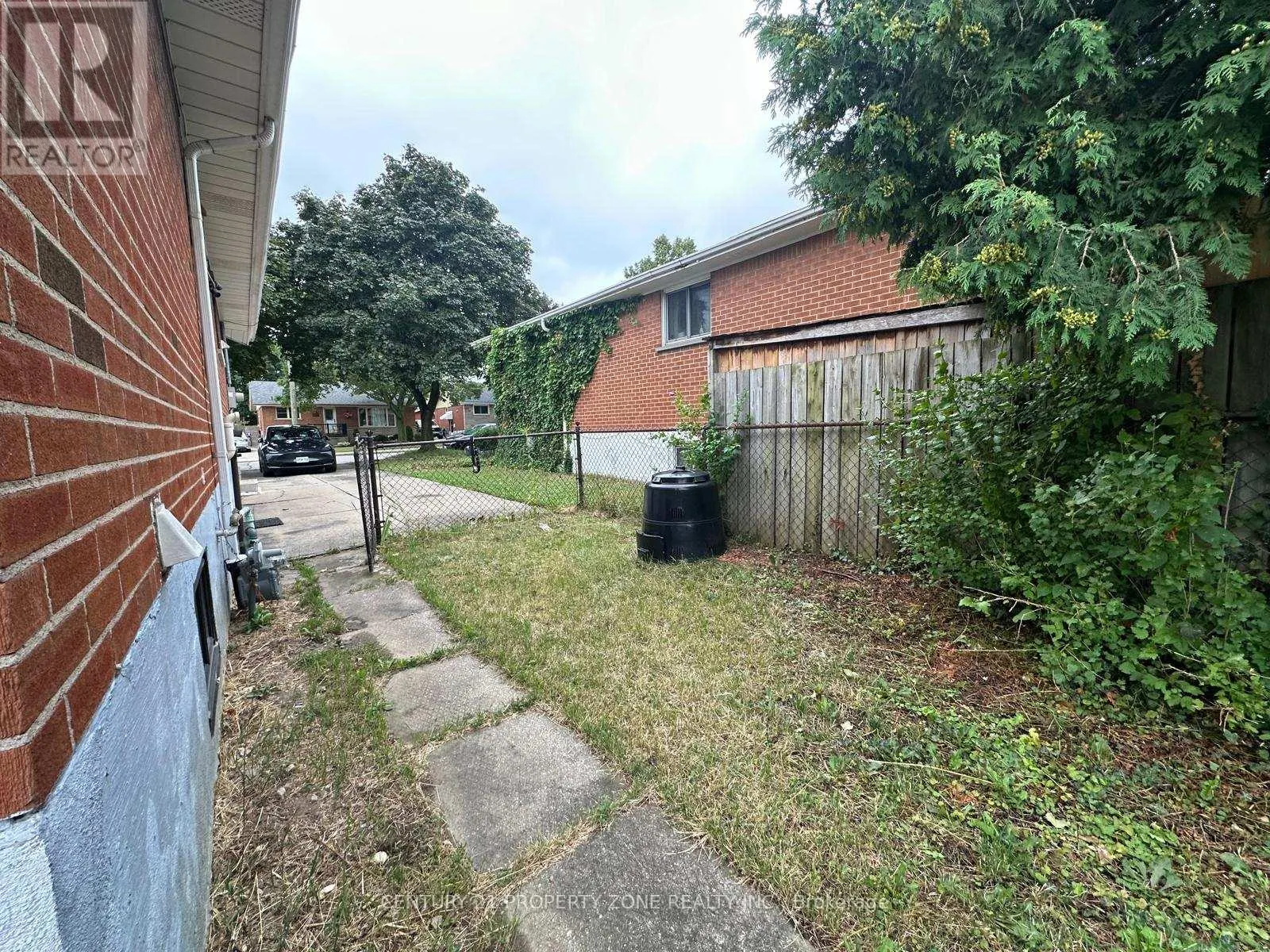 237 FERNWOOD CRESCENT
