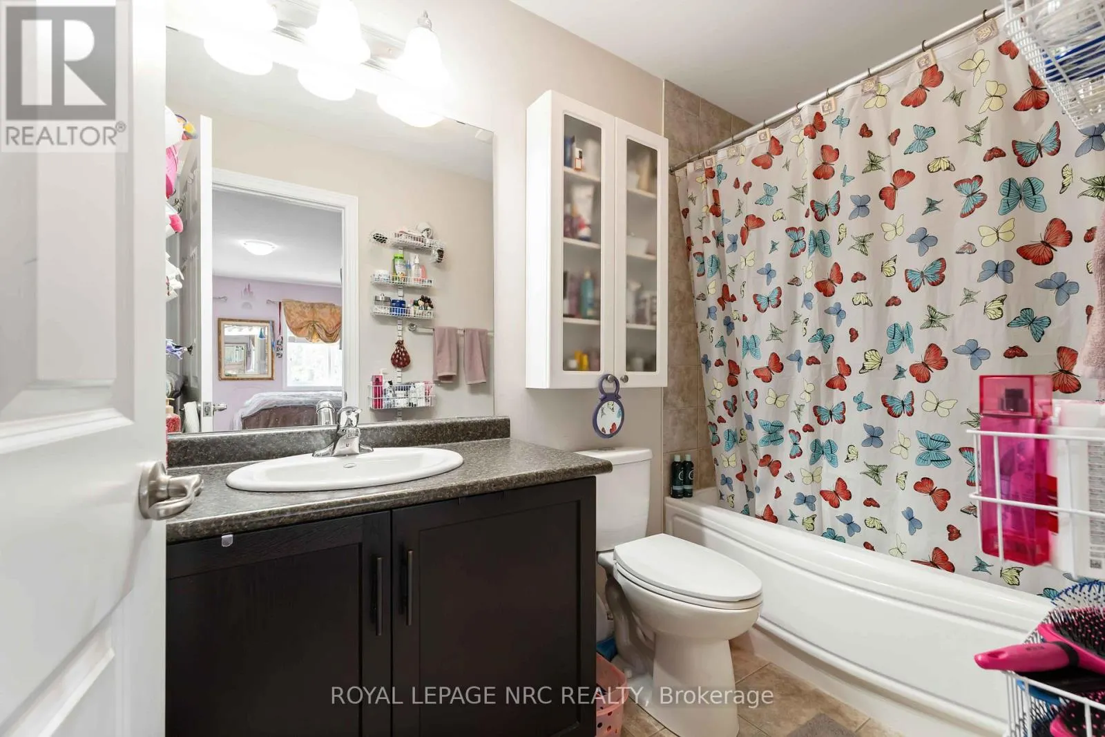 10 - 77 AVERY CRESCENT, #10