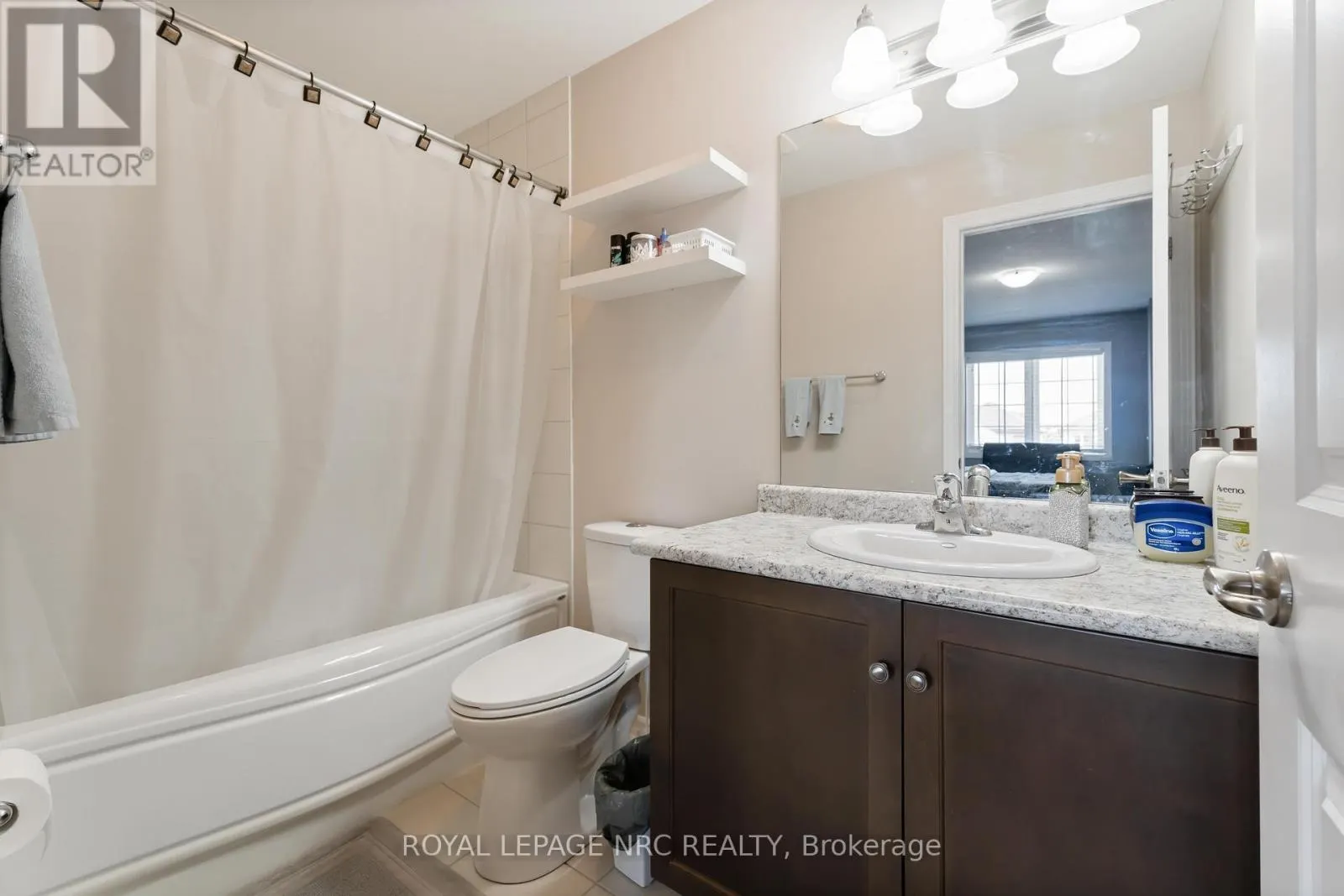 10 - 77 AVERY CRESCENT, #10