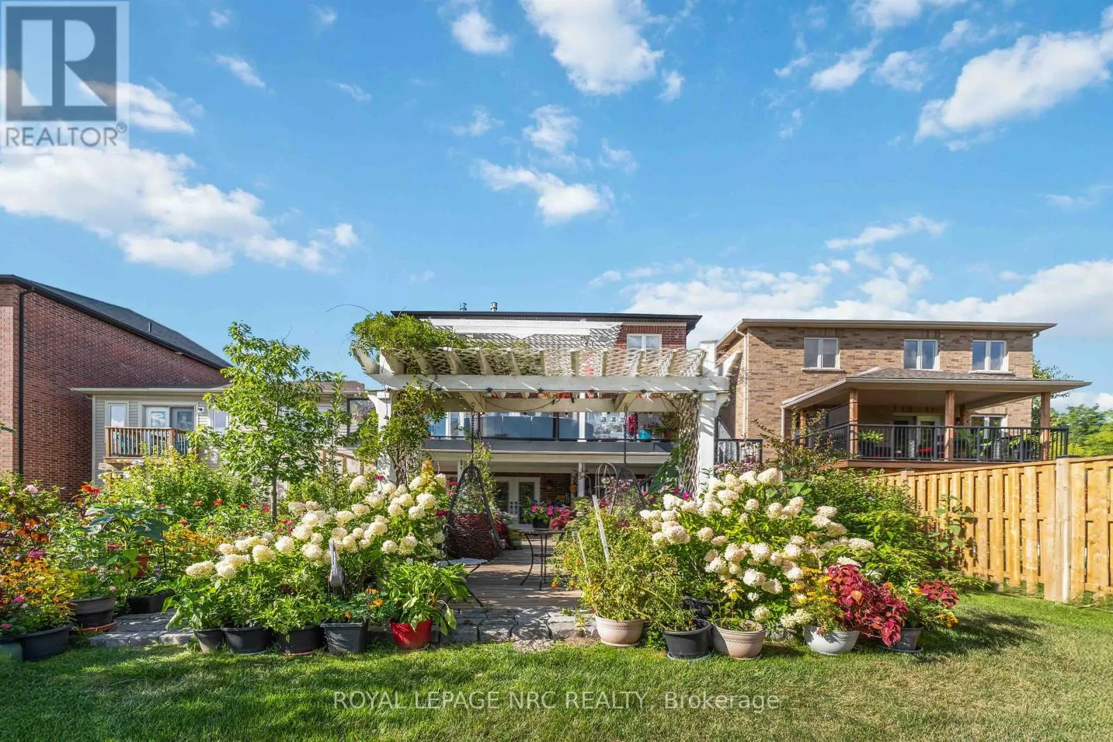 10 - 77 AVERY CRESCENT, #10