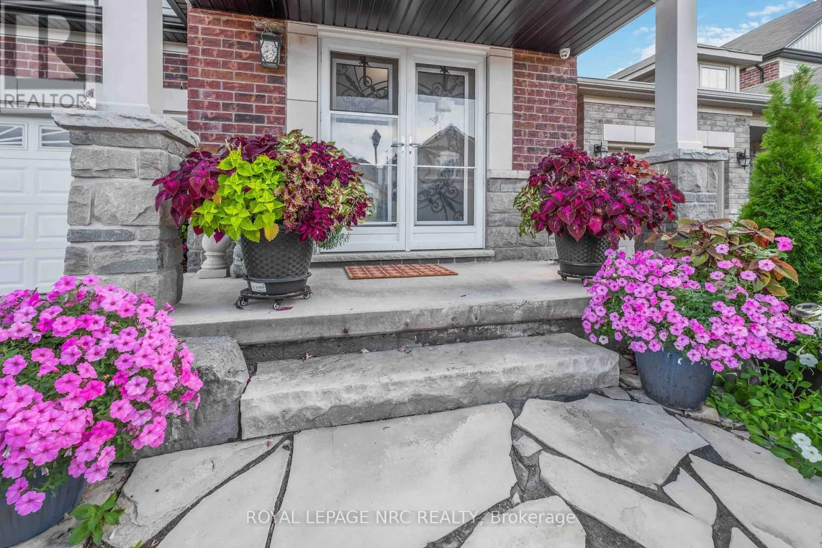 10 - 77 AVERY CRESCENT, #10