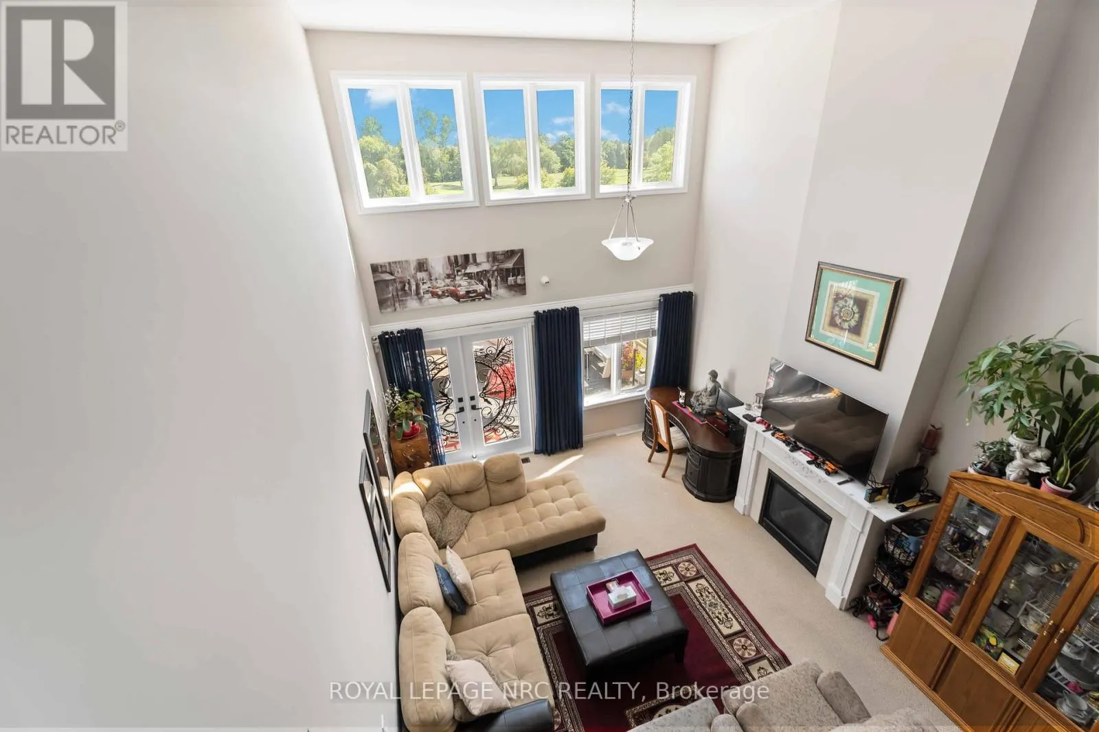 10 - 77 AVERY CRESCENT, #10