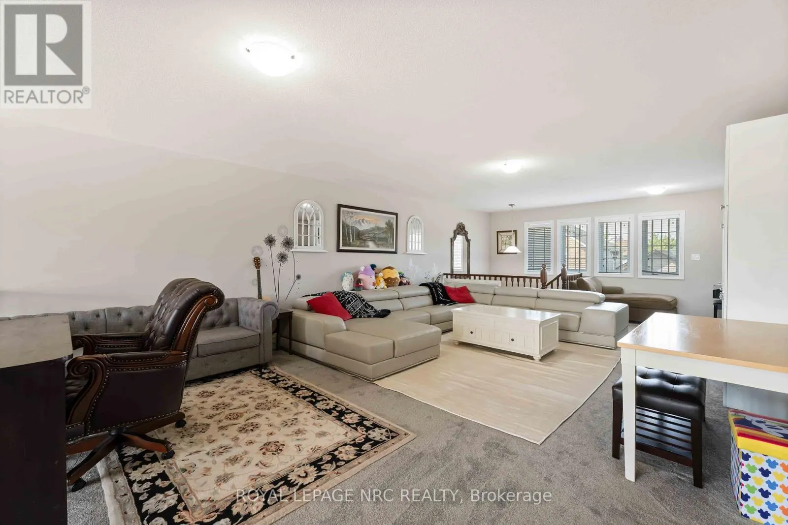 10 - 77 AVERY CRESCENT, #10