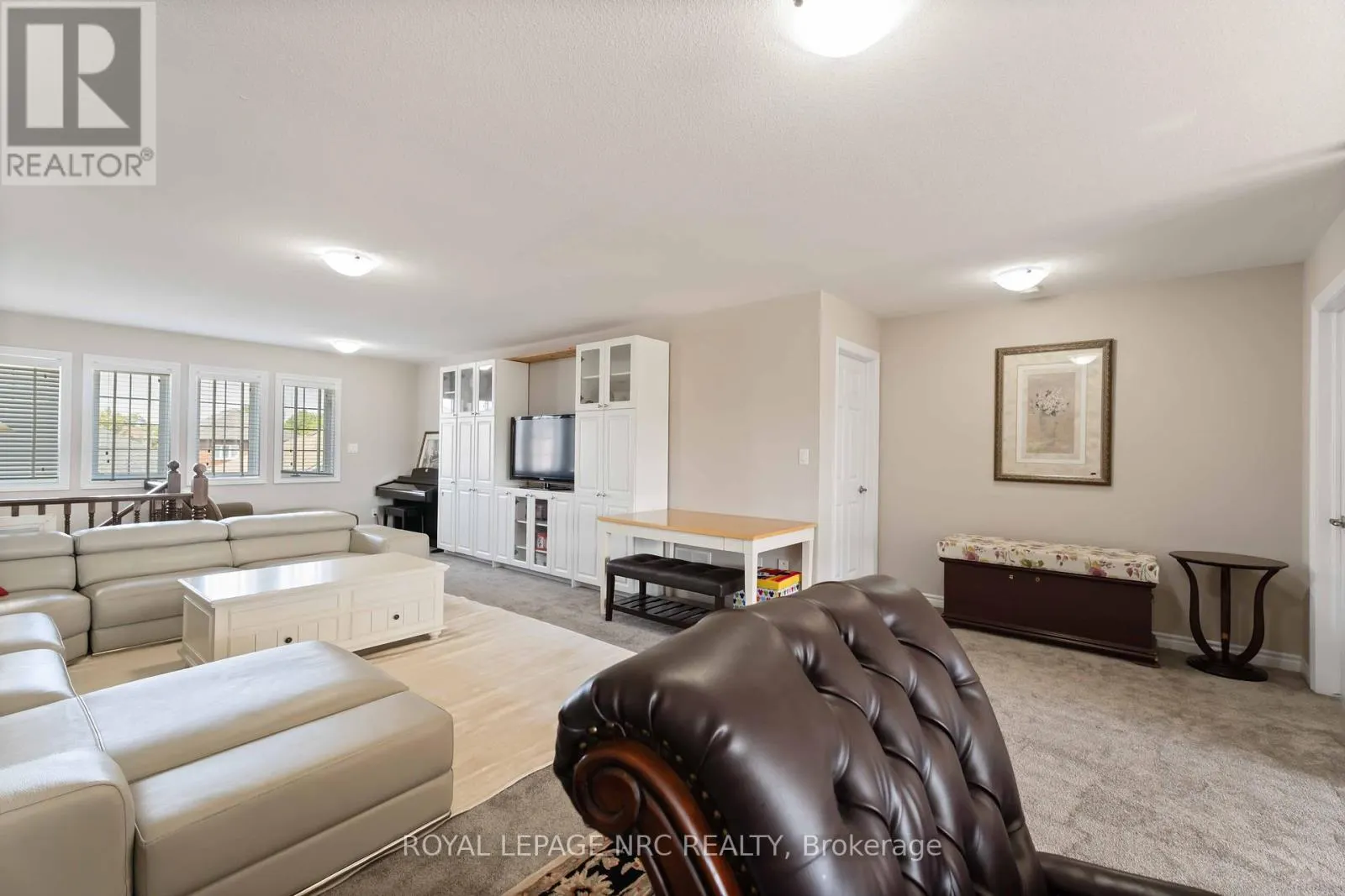 10 - 77 AVERY CRESCENT, #10