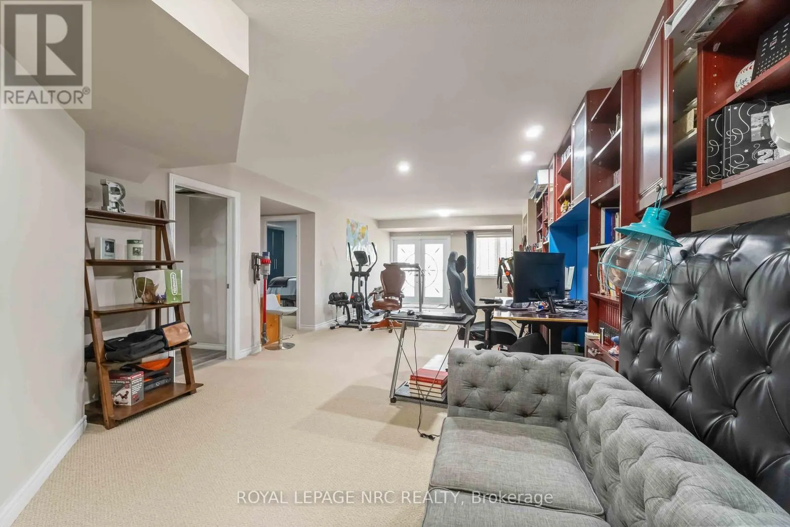 10 - 77 AVERY CRESCENT, #10