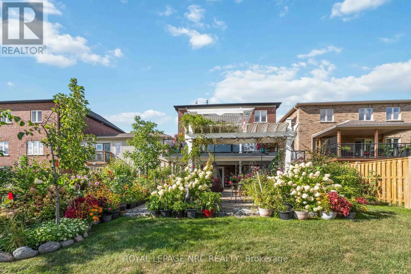 10 - 77 AVERY CRESCENT, #10