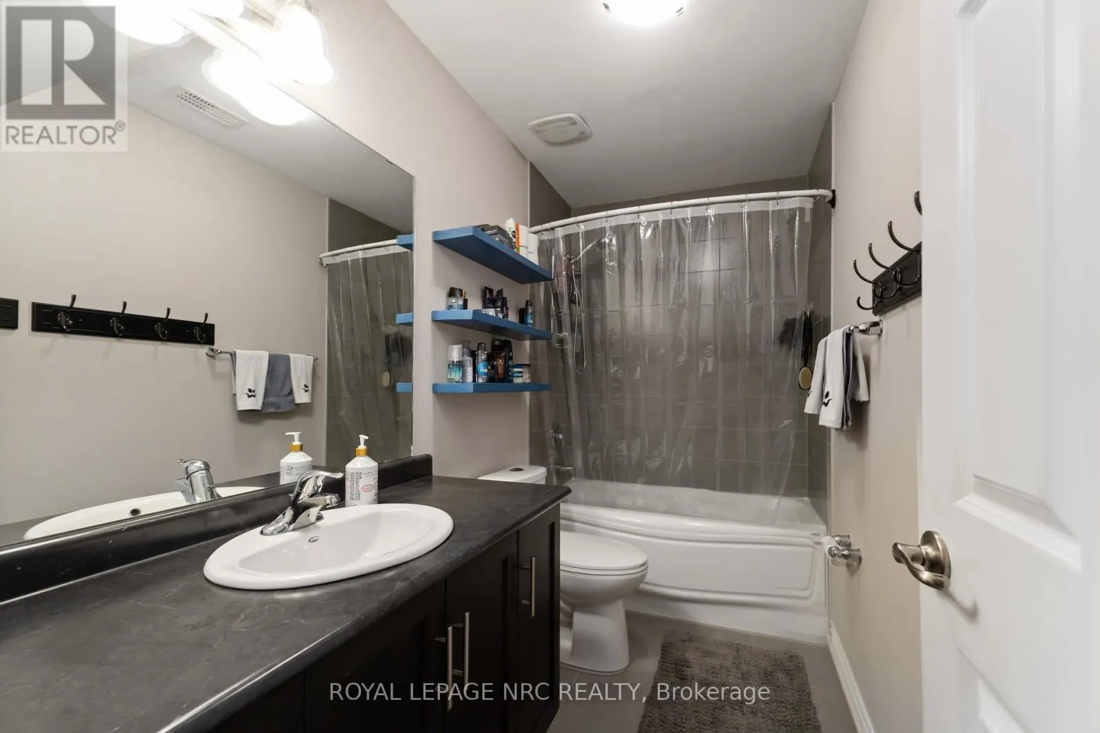 10 - 77 AVERY CRESCENT, #10