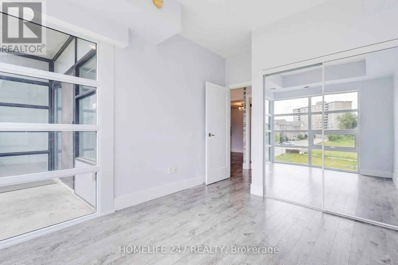 305 - 15 PRINCE ALBERT BOULEVARD