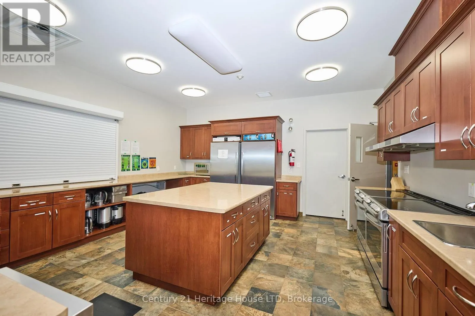 32 SUNRISE COURT