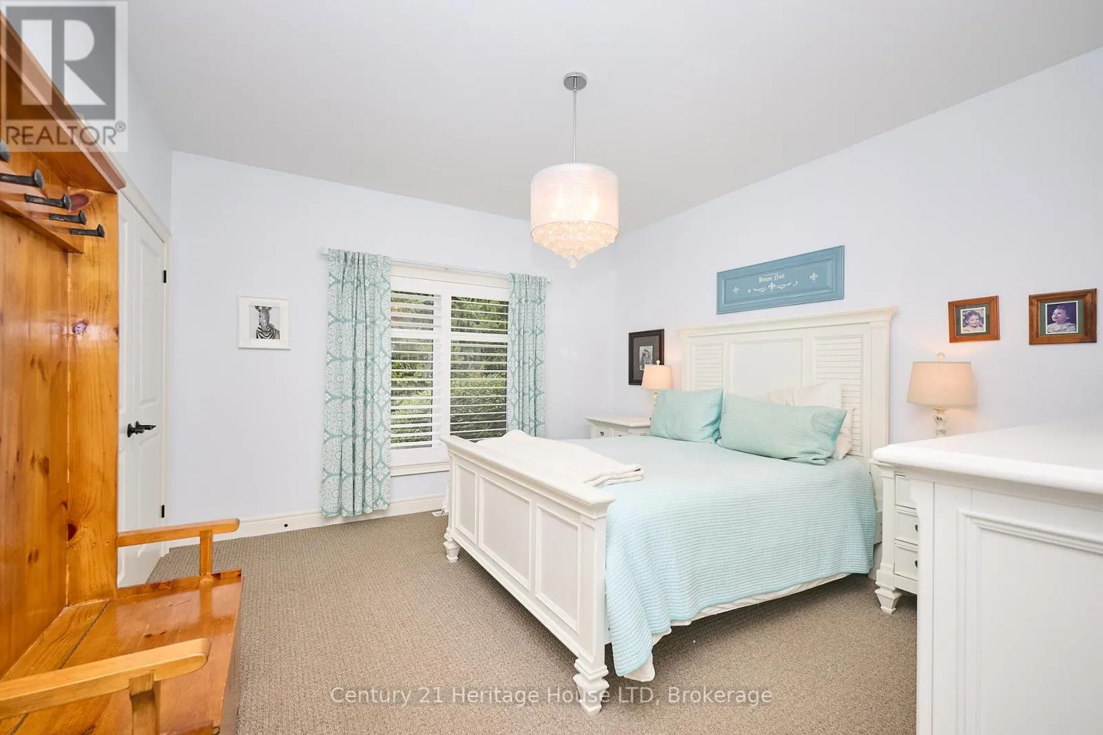 32 SUNRISE COURT