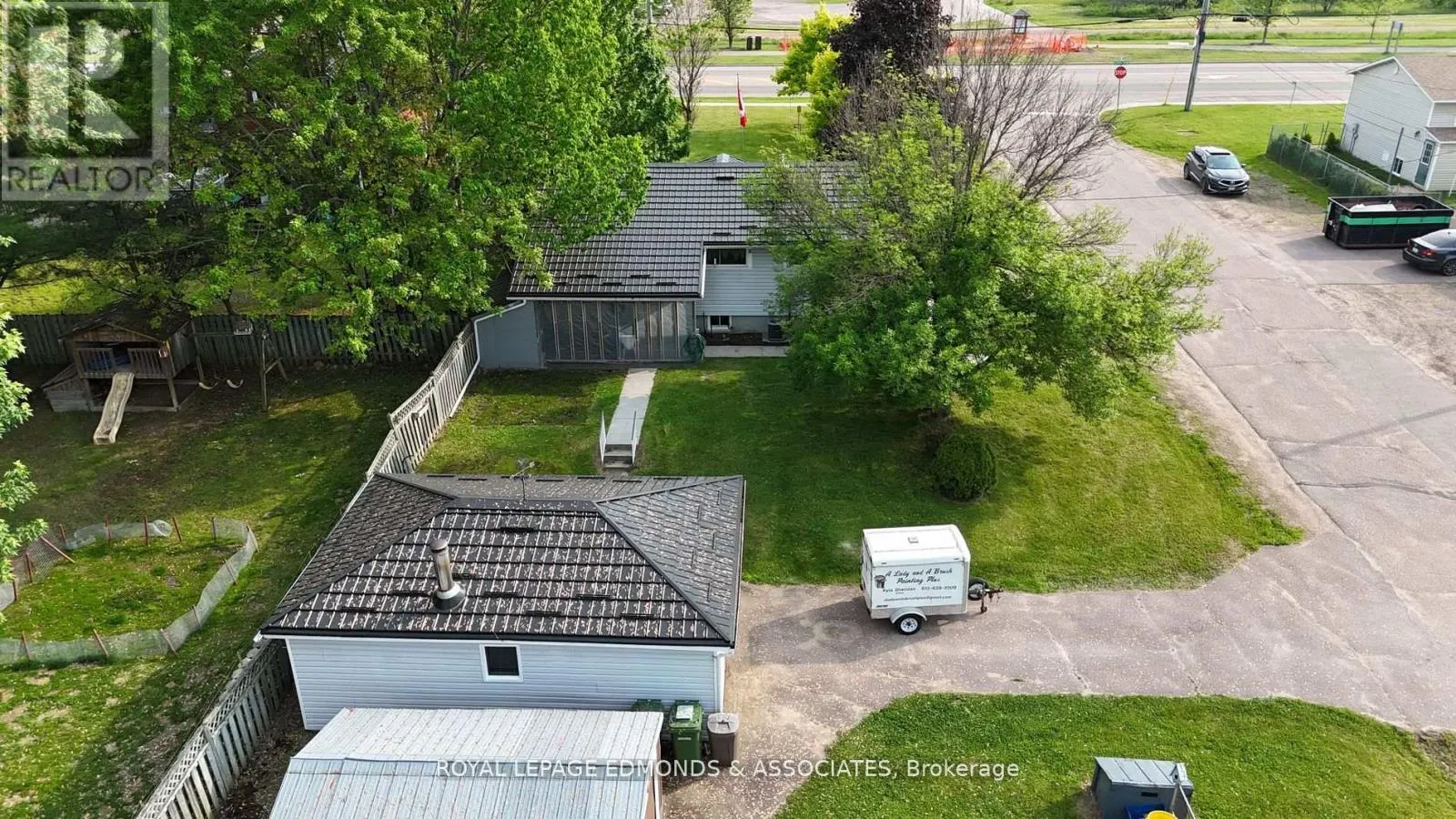 3283 PETAWAWA BOULEVARD