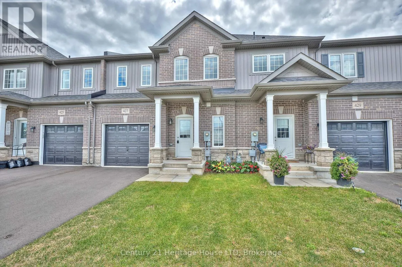 427 WILLIAMS CRESCENT