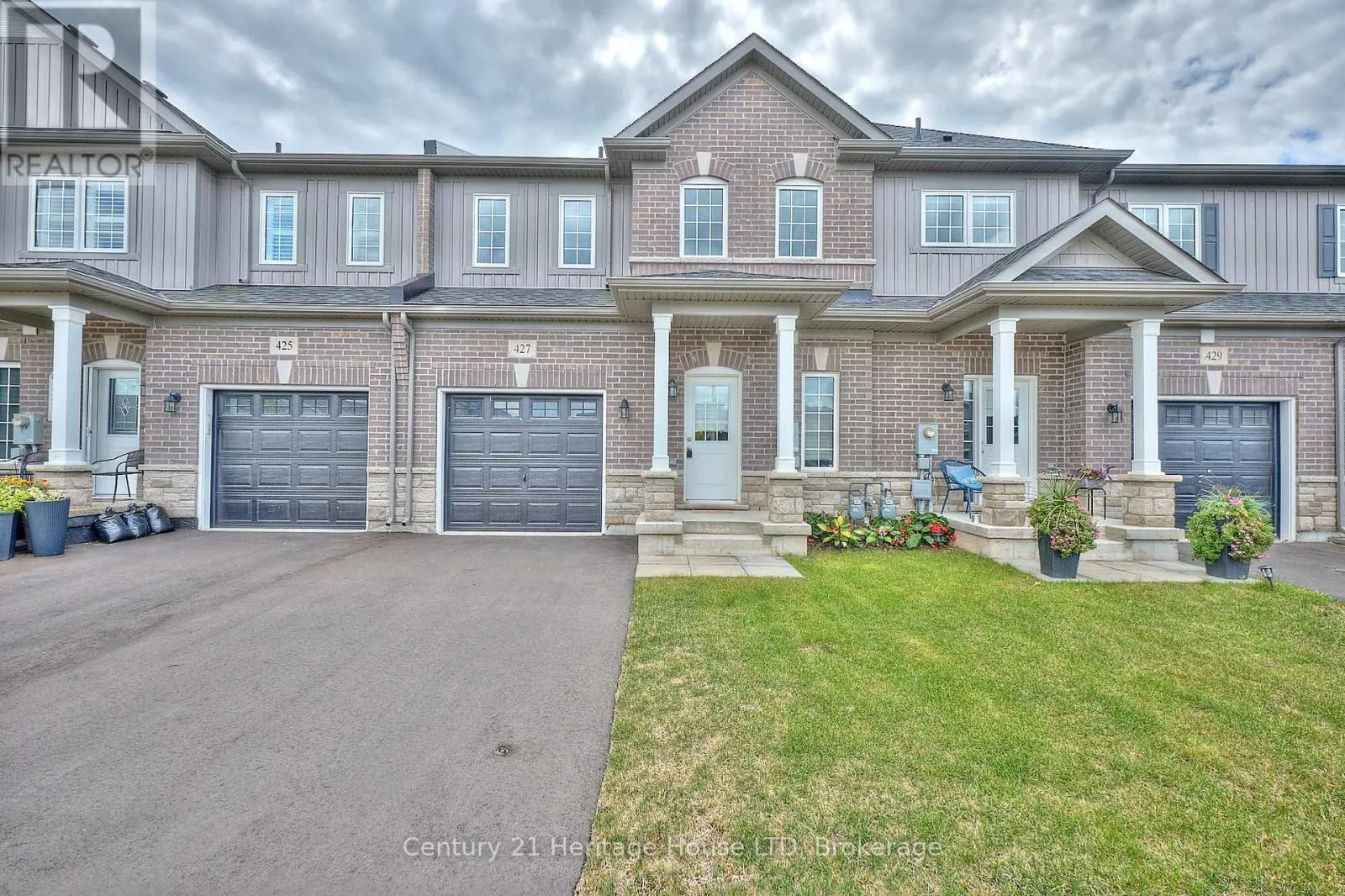 427 WILLIAMS CRESCENT