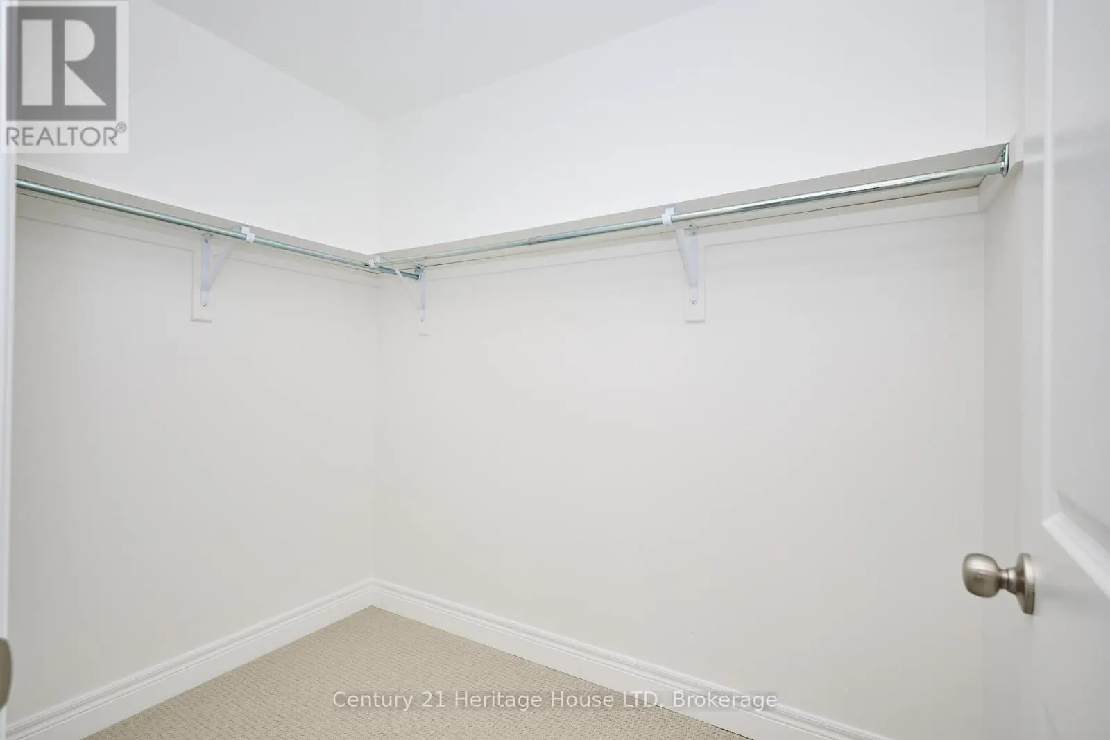 427 WILLIAMS CRESCENT