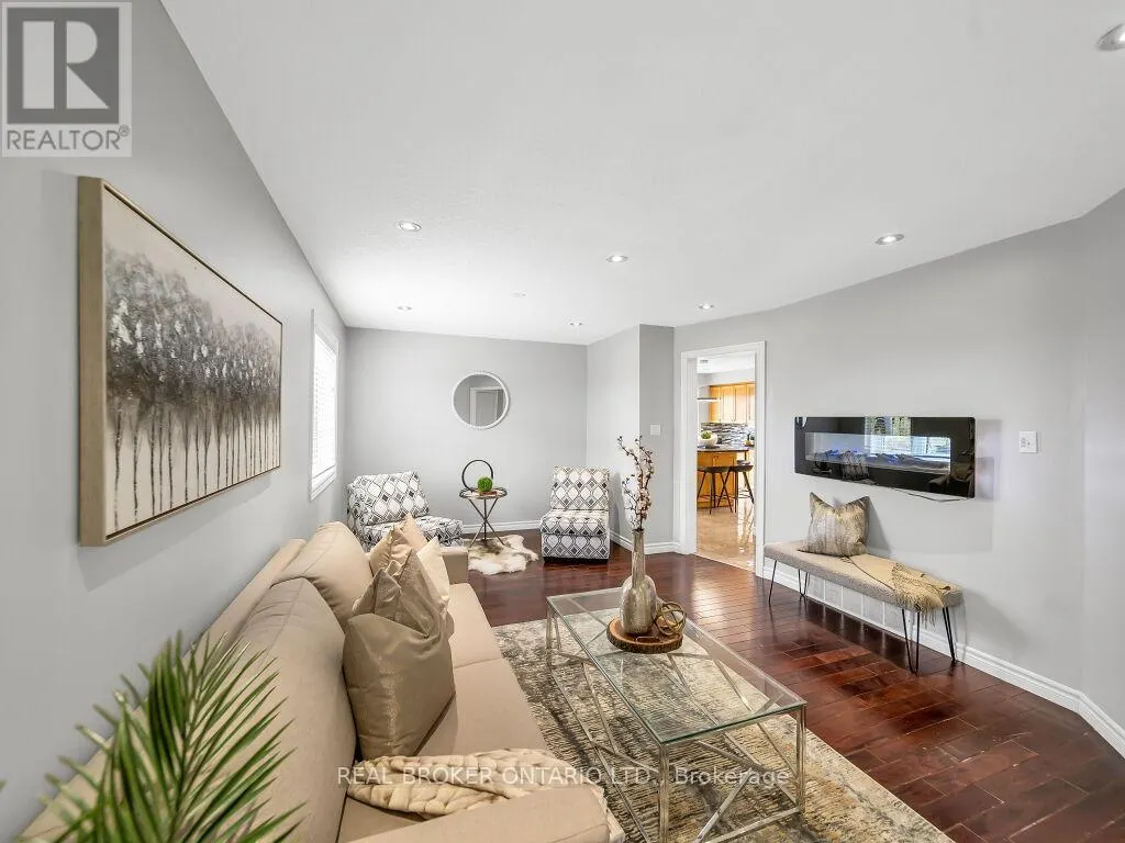 141 HOLLYRIDGE CRESCENT