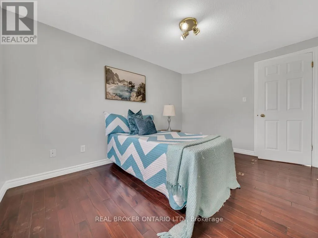 141 HOLLYRIDGE CRESCENT