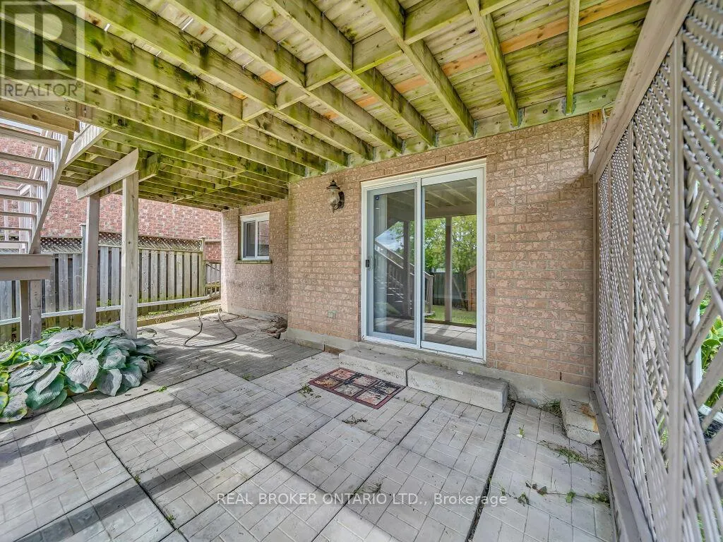 141 HOLLYRIDGE CRESCENT