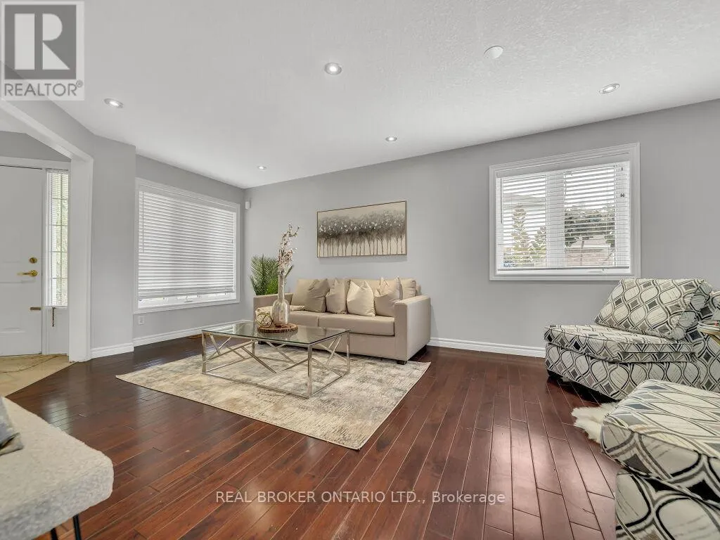 141 HOLLYRIDGE CRESCENT