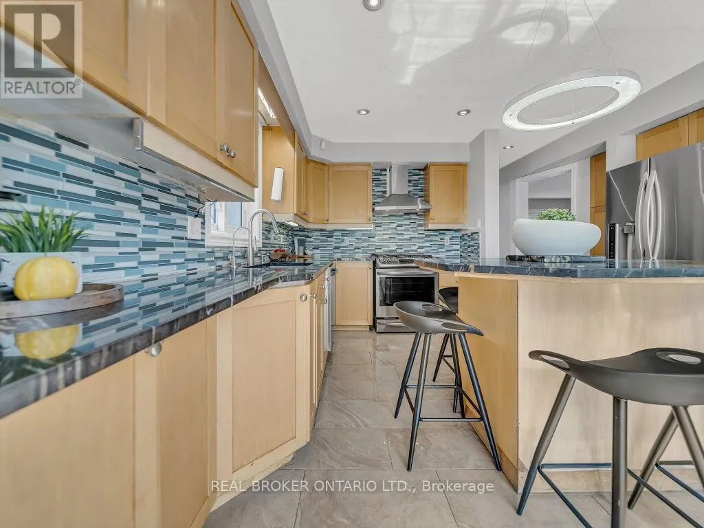 141 HOLLYRIDGE CRESCENT