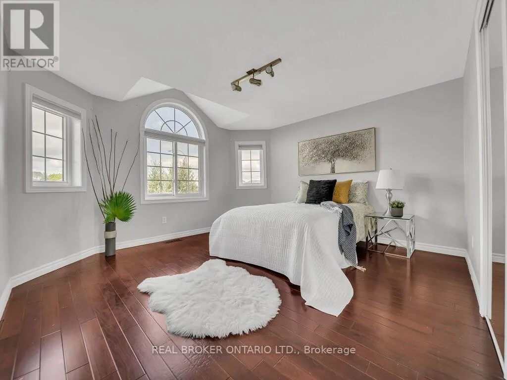 141 HOLLYRIDGE CRESCENT