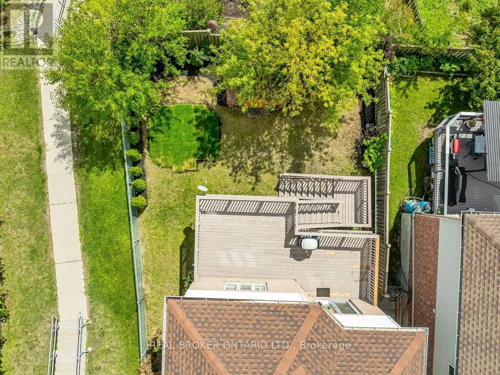 141 HOLLYRIDGE CRESCENT