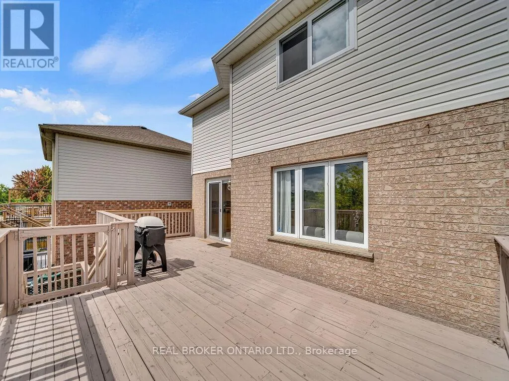 141 HOLLYRIDGE CRESCENT
