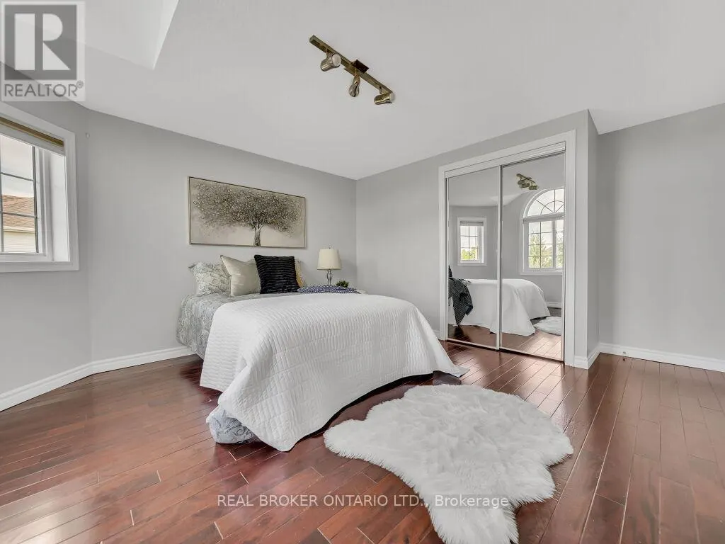 141 HOLLYRIDGE CRESCENT
