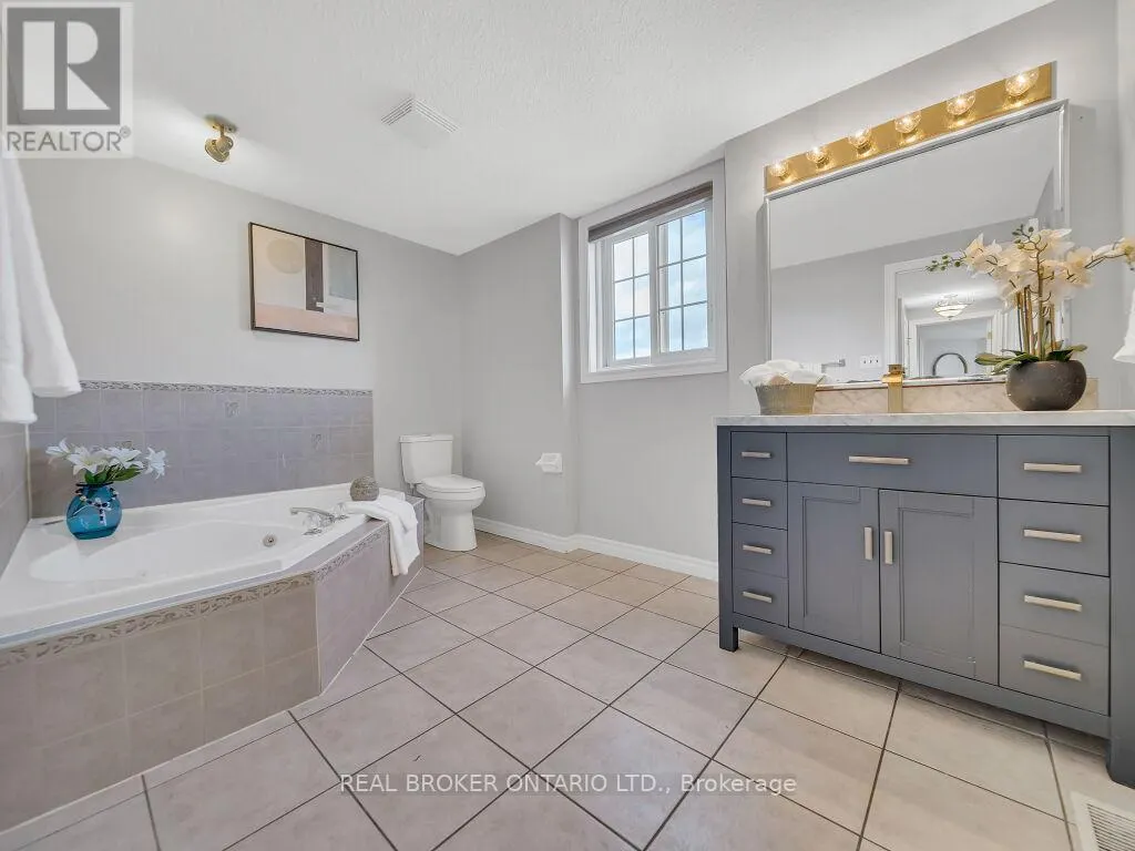 141 HOLLYRIDGE CRESCENT