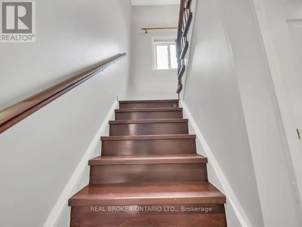 141 HOLLYRIDGE CRESCENT