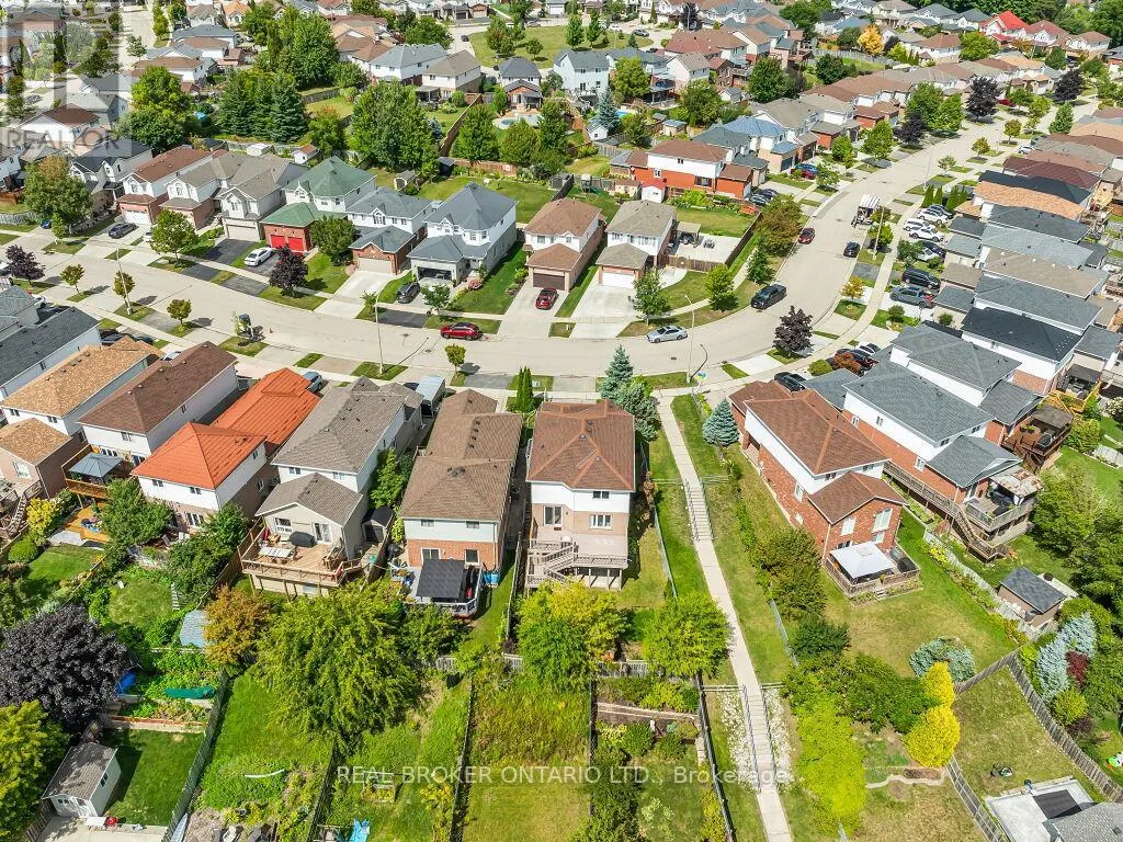 141 HOLLYRIDGE CRESCENT