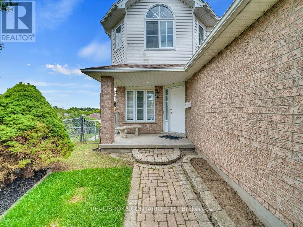 141 HOLLYRIDGE CRESCENT