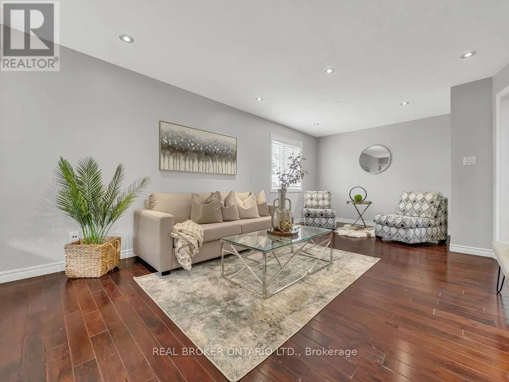 141 HOLLYRIDGE CRESCENT