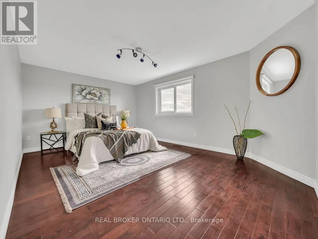 141 HOLLYRIDGE CRESCENT