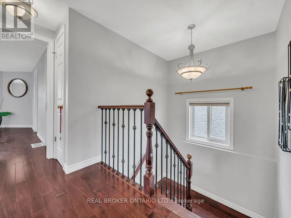 141 HOLLYRIDGE CRESCENT