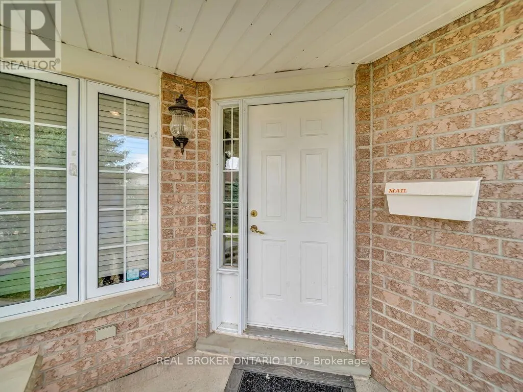 141 HOLLYRIDGE CRESCENT