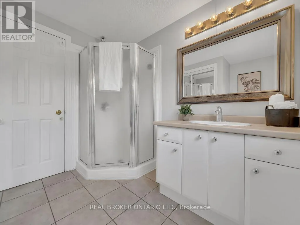 141 HOLLYRIDGE CRESCENT