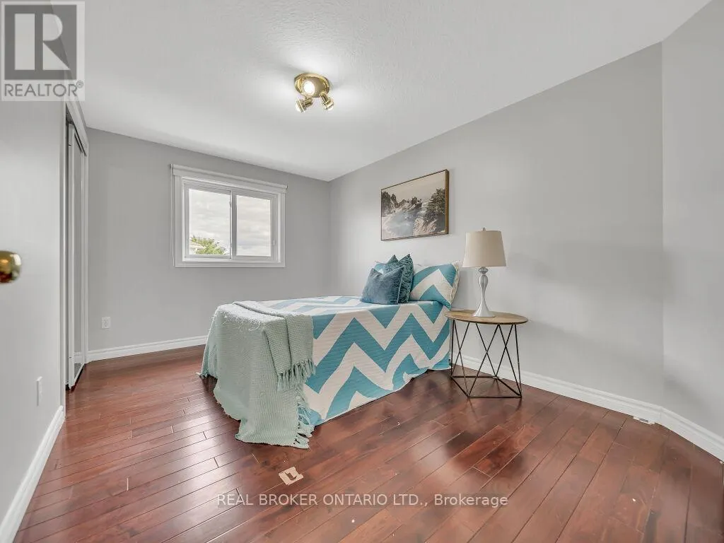 141 HOLLYRIDGE CRESCENT