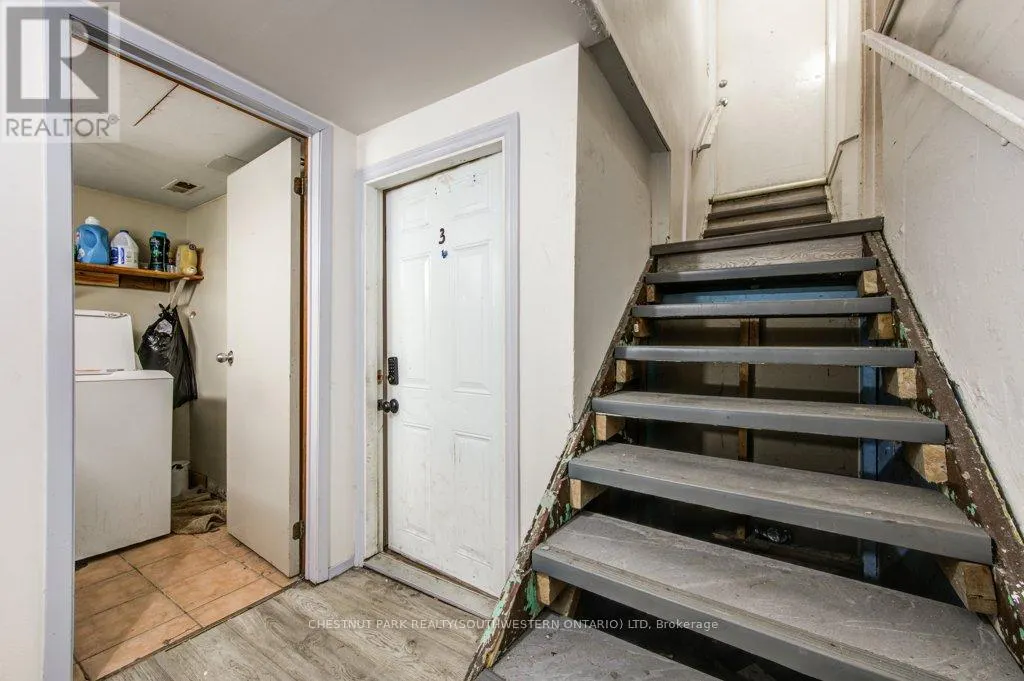 1121 TRAFALGAR STREET